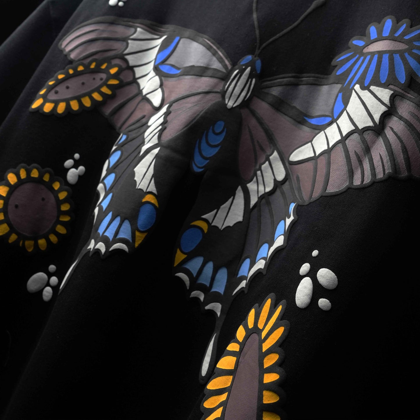 BLACK BUTTERFLY PAWS T-SHIRT (UNISEX)