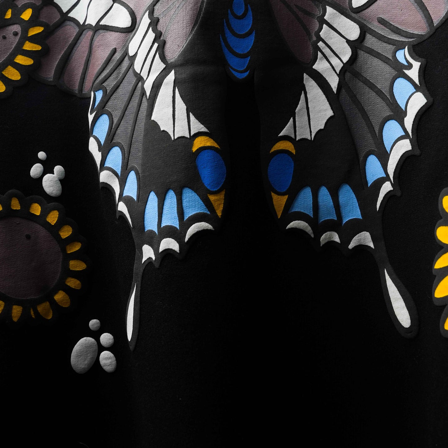 BLACK BUTTERFLY PAWS T-SHIRT (UNISEX)
