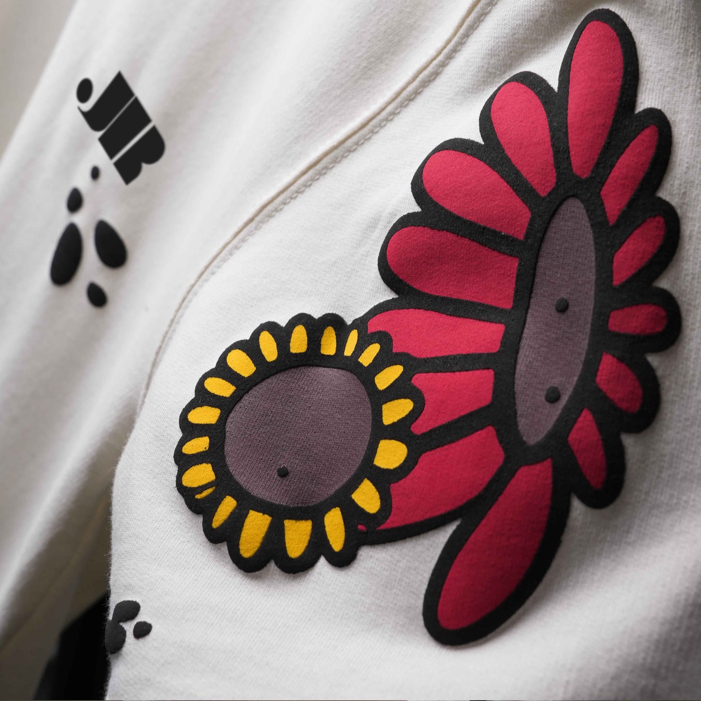 White BUTTERFLY PAWS T-SHIRT (UNISEX)