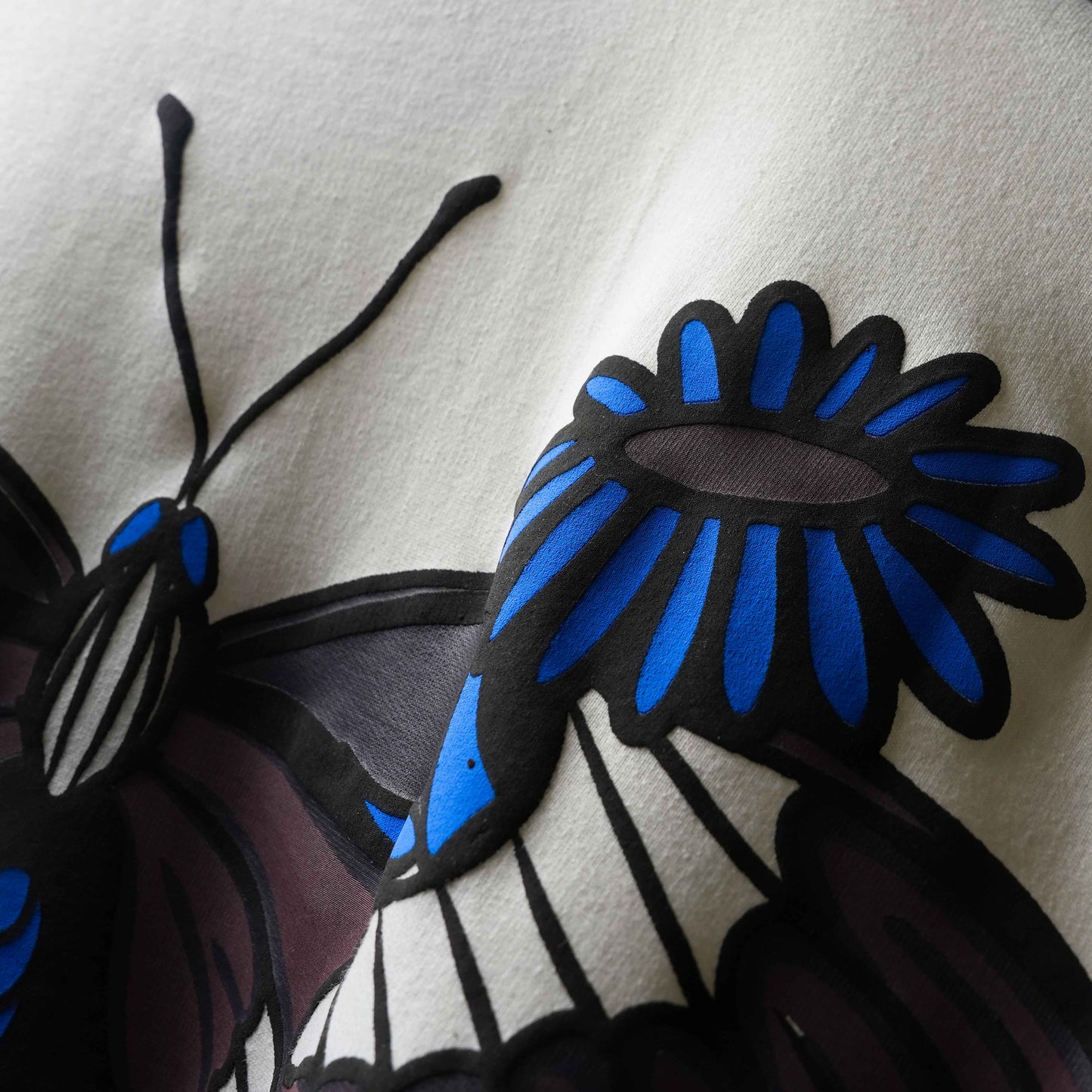 White BUTTERFLY PAWS T-SHIRT (UNISEX)