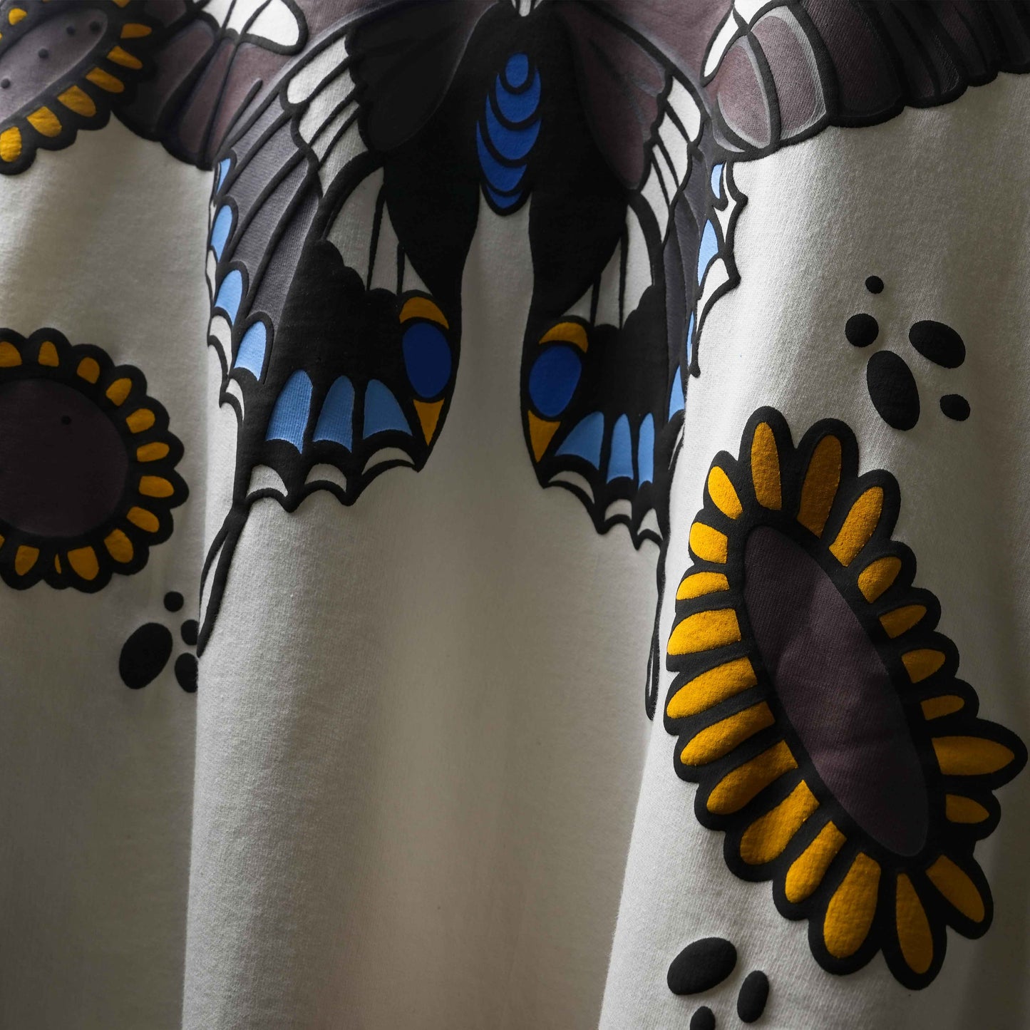 White BUTTERFLY PAWS T-SHIRT (UNISEX)